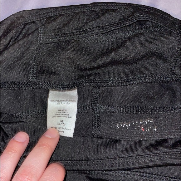 2 pc 👯‍♀️ Danskin Leggings & Cropped Black Leggings with Key Pocket - Picture 5 of 16